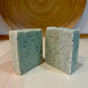 Jabon de Arbolde Té y Arcilla verde.